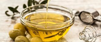 Оливкова олія для обличчя: користь та як масажувати