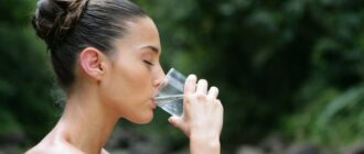 10 переваг води для чудової шкіри та скільки ви повинні пити на день